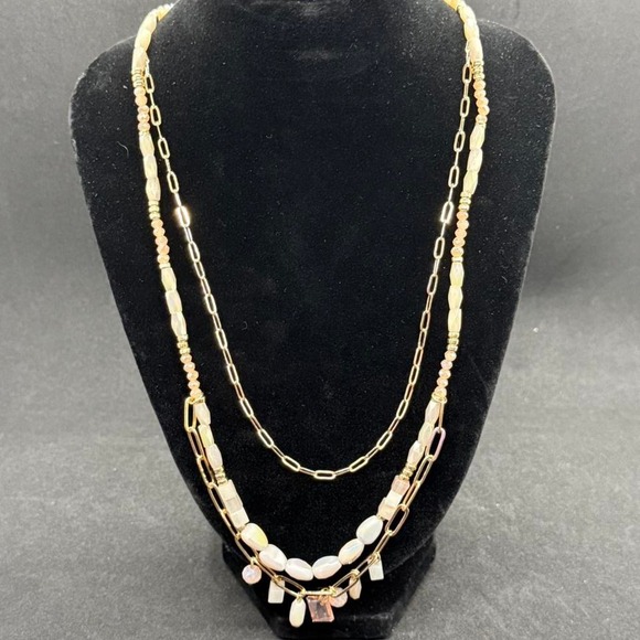 Periwinkle by Barlow Jewelry - Periwinkle by‎ Barlow Multi-strand gold and cream necklace with charms